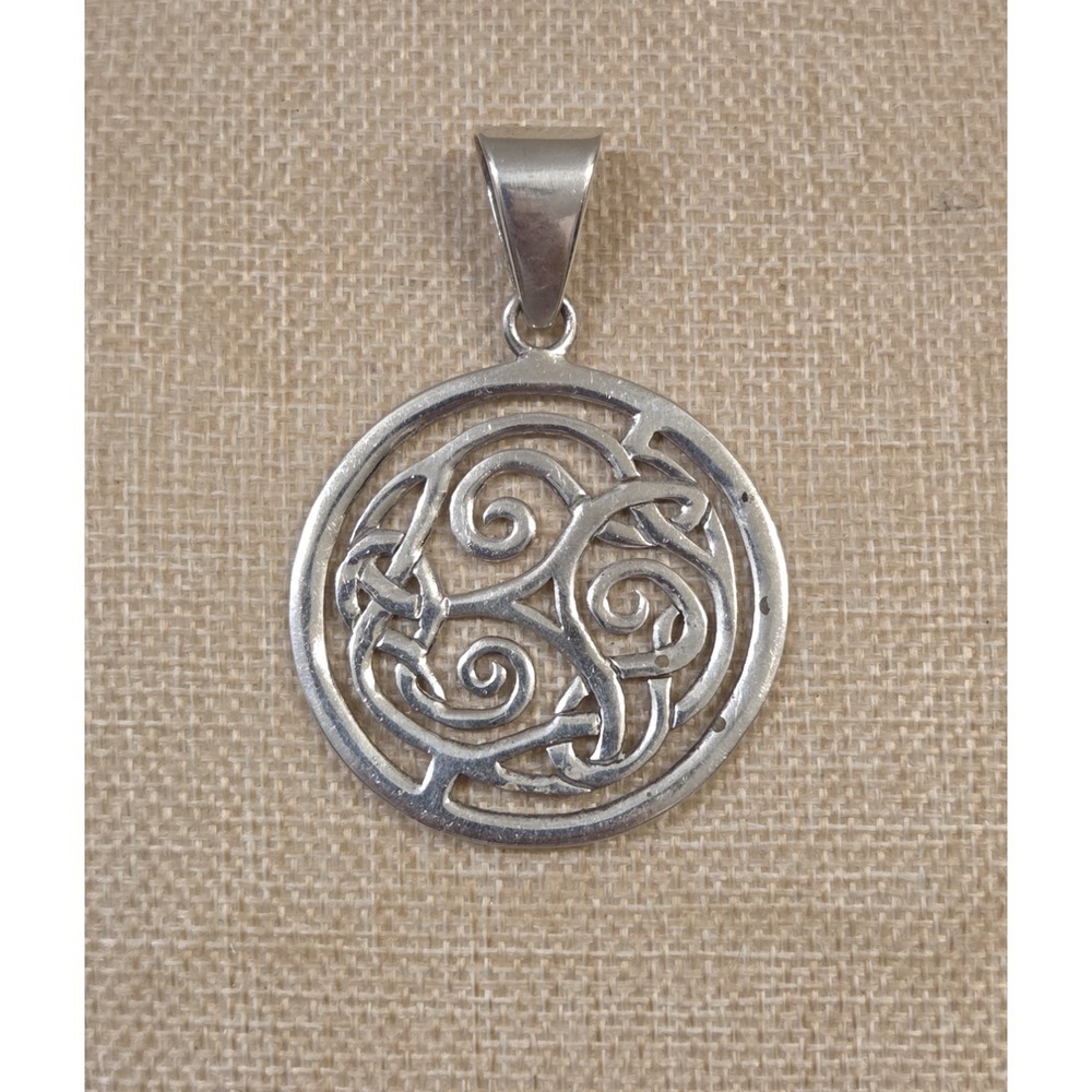 Large Retired‎ Silpada Celtic Knot Medallion Pendant Model S1230